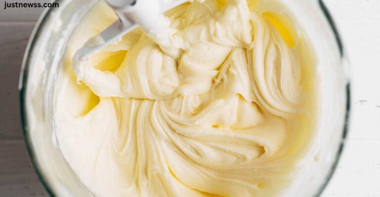 The Easiest Cream Cheese Frosting Recipe